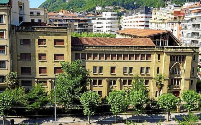 Fachada del convento que será hotel, con parking subterráneo. Foto: N.G.