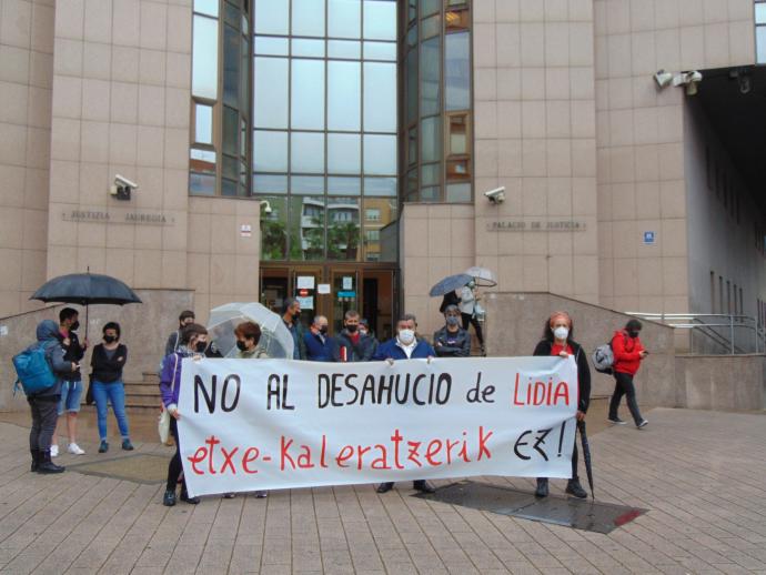 Protesta contra el desahucio de la vecina de Mamariga.