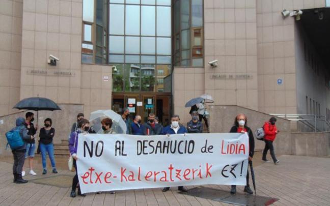 Protesta contra el desahucio de la vecina de Mamariga. Protesta contra el desahucio de la vecina de Mamariga.