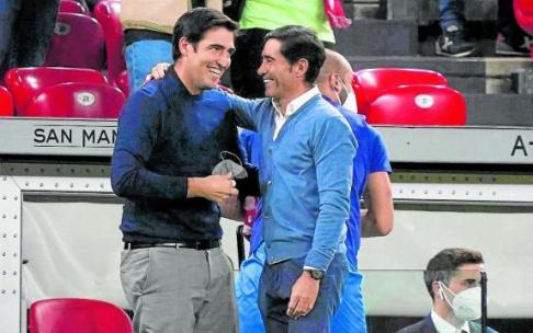 Iraola, positivo por covid, saluda a Marcelino.