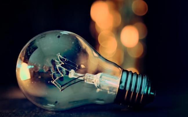 El precio de la luz continúa disparado este martes con 211,81 euros/MWh