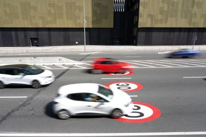 Señales del límite de velocidad de 30km/h en Bilbao.