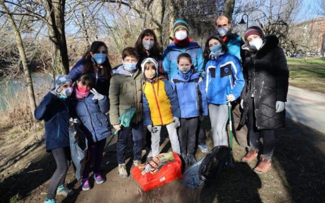 Muchos de los que se animaron a participar en la jornada acudieron en familias y con niños. Muchos de los que se animaron a participar en la jornada acudieron en familias y con niños.