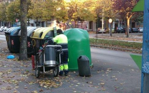 Un trabajador del servicio de limpieza de Vitoria.