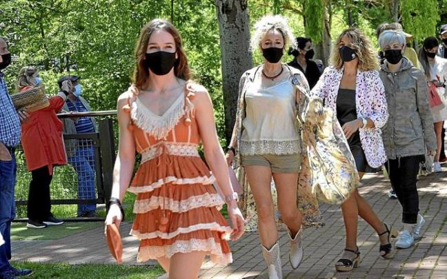 Desfile de los modelos del comercio de ropa Virna. Desfile de los modelos del comercio de ropa Virna.