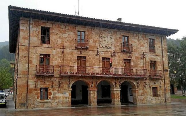 El ayuntamiento de Legazpi. Foto: A.Z.