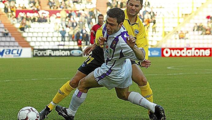 Magno Mocelin, durante el partido ante el Valladolid celebrado el 26 de enero de 2003 en el Nuevo Zorrilla en el que se impuso el conjunto albiazul por 1-3. El brasileño jugó 71 minutos y fue sustituido por Geli. Foto: DNA