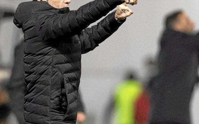 Marcelino García Toral da órdenes a sus jugadores ante el Mancha Real. Foto: Athletic Club