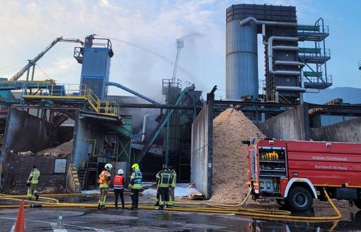 Extinguido un incendio en la empresa Maderas de LLodio
