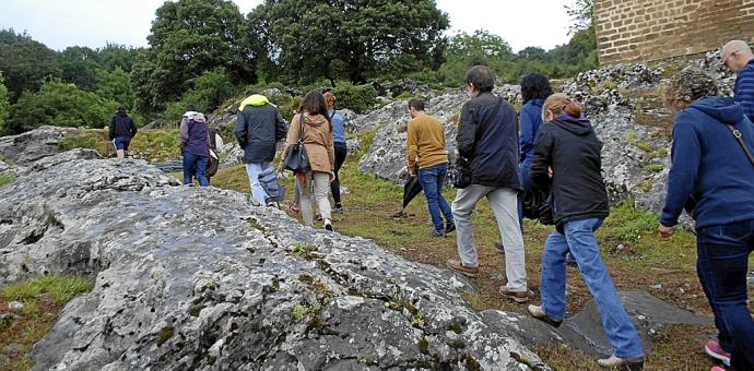 Turistas en Ermualde.