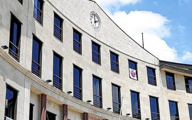 El Ayuntamiento de Llodio visto desde la Herriko Plaza. Foto: A.O.