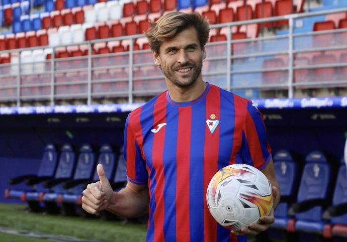 Fernando Llorente, durante su presentación en el estadio de Ipurua.