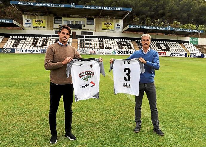 Guillermo Pereyra, exjugador del Mallorca, y Raúl Sánchez, empresario, ayer en el Ciudad de Tudela.