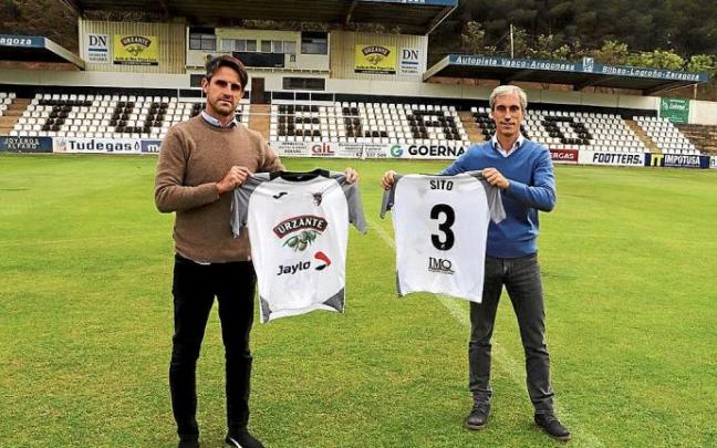 Guillermo Pereyra, exjugador del Mallorca, y Raúl Sánchez, empresario, ayer en el Ciudad de Tudela.