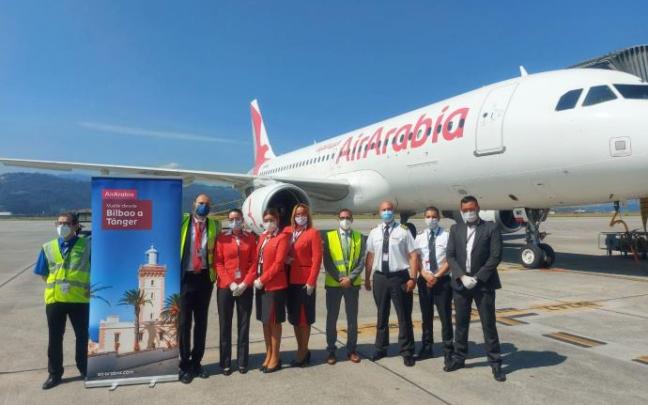 La tripulación del vuelo Tánger-Bilbao tras su aterrizaje. La tripulación del vuelo Tánger-Bilbao tras su aterrizaje.