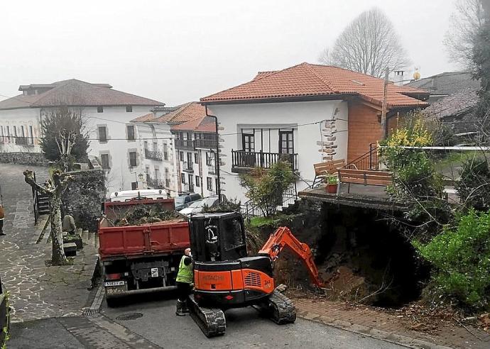 Lorenzobaita, justo detrás de donde se produjo el boquete la pasada semana. Foto: cedida