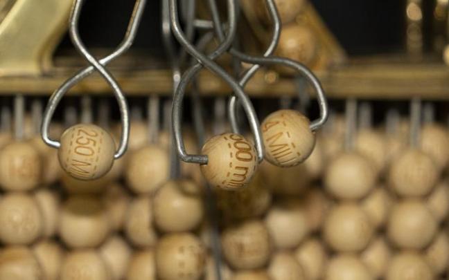 Las bolas del sorteo de la Lotería de Navidad. Las bolas del sorteo de la Lotería de Navidad.