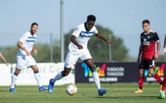 El senegalés Loum se lesionó en el amistoso del pasado miércoles ante el Mirandés. Foto: Alavés