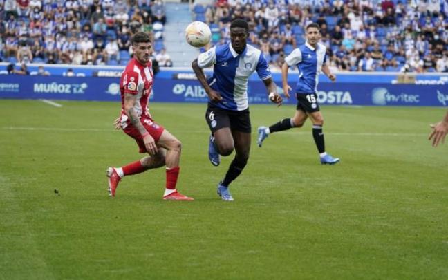 Mamadou Loum, durante un partido de Liga frente al Atlético de Madrid.