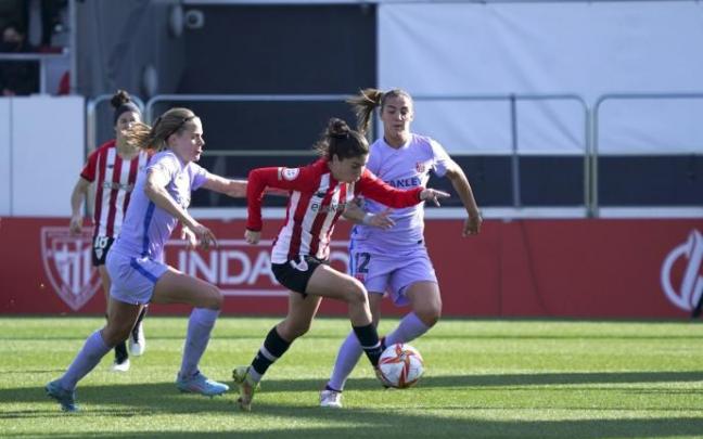 Lucía García, en un partido ante el Barcelona. Lucía García, en un partido ante el Barcelona.