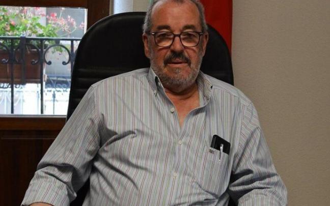 Lucio Castañeda posando en una entrevista para DNA.