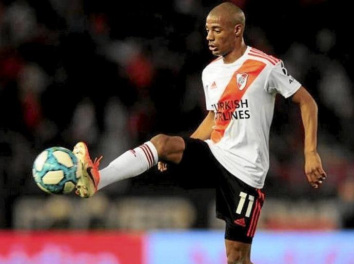 Luis De la Cruz, en un partido con River Plate. Foto: N.G.