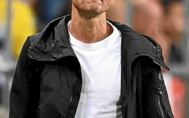 Gesto de preocupación de Luis Enrique en el Suecia-España. Foto: Afp Gesto de preocupación de Luis Enrique en el Suecia-España. Foto: Afp