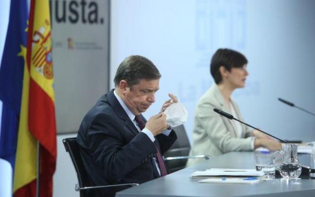 El ministro de Agricultura, Luis Planas, y la ministra Portavoz y de Política Territorial, Isabel Rodríguez, en la rueda de prensa. El ministro de Agricultura, Luis Planas, y la ministra Portavoz y de Política Territorial, Isabel Rodríguez, en la rueda de prensa.