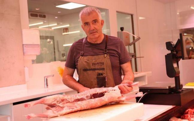 Luis Zuazu, en una de sus carnicerías. Luis Zuazu, en una de sus carnicerías.