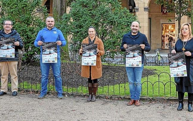Antolatzaileak eta erakundetako ordezkariak, atzo Donostian. Argazkia: N.G. Antolatzaileak eta erakundetako ordezkariak, atzo Donostian. Argazkia: N.G.