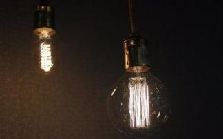 Imagen de dos bombillas