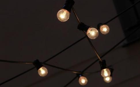 La luz se mantiene por debajo de los 200 euros por décimo día consecutivo La luz se mantiene por debajo de los 200 euros por décimo día consecutivo