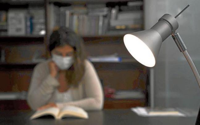 El precio de la luz cae este domingo un 41%, y se sitúa en 119 euros/MWh El precio de la luz cae este domingo un 41%, y se sitúa en 119 euros/MWh
