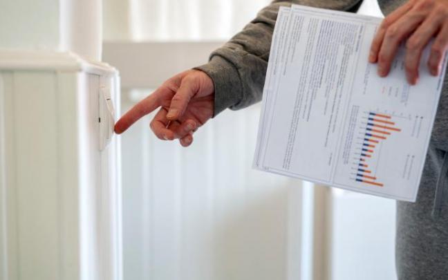 El precio medio de la electricidad en el mercado mayorista baja el domingo un 2,61% El precio medio de la electricidad en el mercado mayorista baja el domingo un 2,61%