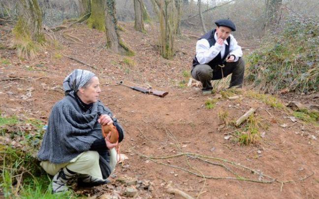 Luzia Goñi eta Joxe Gorostidi oihanean, igande honetako Itzuli beltzean.