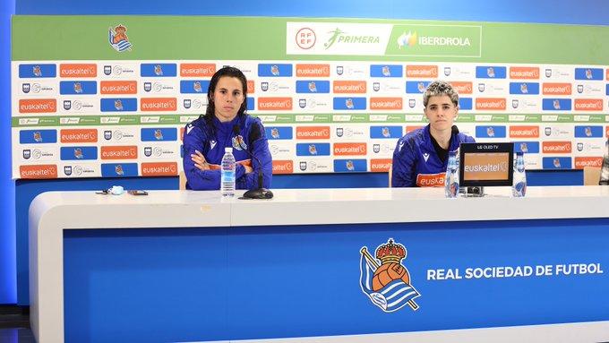 Maddi Torres e Iraia Iparraguirre, en la sala de prensa de Zubieta.