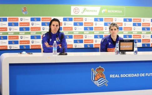 Maddi Torres e Iraia Iparraguirre, en la sala de prensa de Zubieta. Maddi Torres e Iraia Iparraguirre, en la sala de prensa de Zubieta.