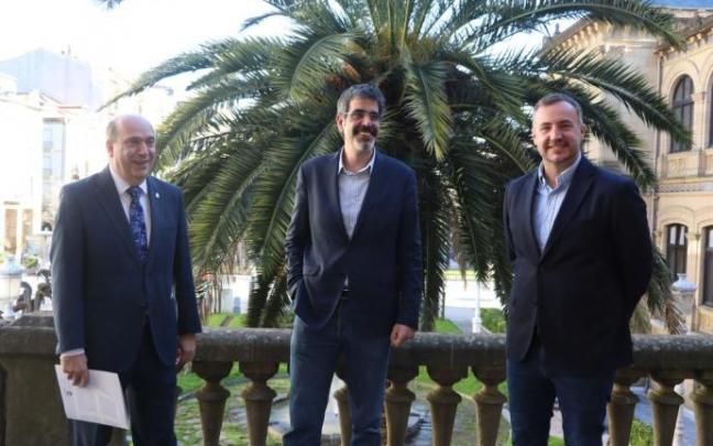Domínguez-Macaya, Goia y Orbegozo, en la presentación de nuevo concejal de Hacienda.