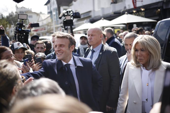 El actual presidente, Emmanuel Macron, es el favorito en los sondeos