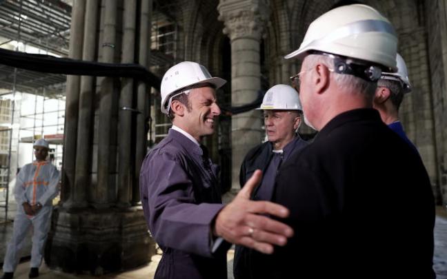 Emmanuel Macron, durante su visita a las obras de restauración de Notre-Dame Emmanuel Macron, durante su visita a las obras de restauración de Notre-Dame
