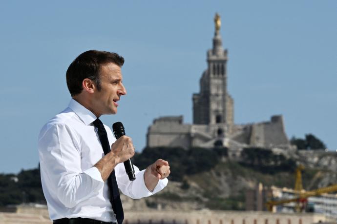 Emmanuel Macron eligió Marsella, feudo de Melenchon, para iniciar su campaña de la segunda vuelta
