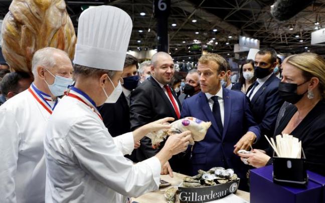 Emmanuel Macron, este lunes durante su visita a una feria gastronómica en Lyon.