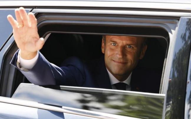 Emmanuel Macron durante la jornada electoral este domingo. Emmanuel Macron durante la jornada electoral este domingo.