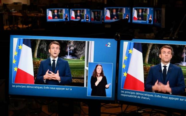 Emmanuel Macron durante su discurso por el fin de año Emmanuel Macron durante su discurso por el fin de año