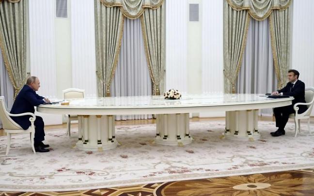 Putin y Macron, reunidos en Moscú.