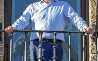 El alcalde de la Cendea de Cizur, Rafael Ansó, en el ayuntamiento.