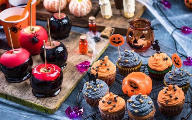Magdalenas y manzanas caramelizadas inspiradas en Halloween. Magdalenas y manzanas caramelizadas inspiradas en Halloween.