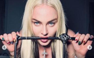 Madonna, en una de las fotos que ha subido para protestar por la censura. Madonna, en una de las fotos que ha subido para protestar por la censura.