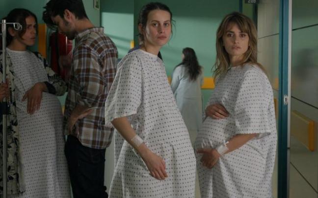 Escena de la película "Madres paralelas", de Pedro Almodóvar. Escena de la película "Madres paralelas", de Pedro Almodóvar.