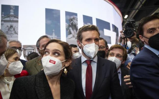 Isabel Díaz Ayuso y Pablo Casado coincidieron ayer en Fitur. Isabel Díaz Ayuso y Pablo Casado coincidieron ayer en Fitur.